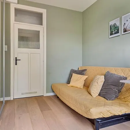 Apartment Lovely 2-bed Ground Floor With Backyard Rijswijk
