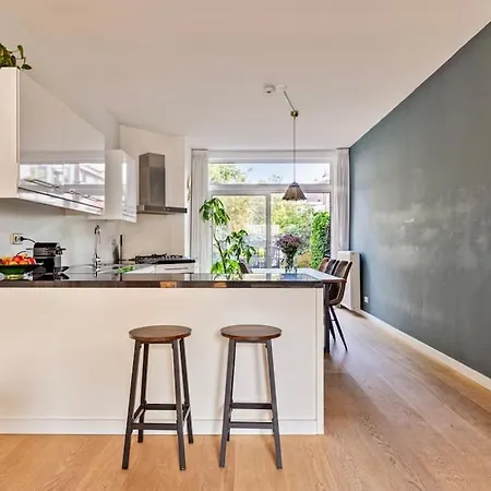 Apartment Lovely 2-bed Ground Floor With Backyard Rijswijk