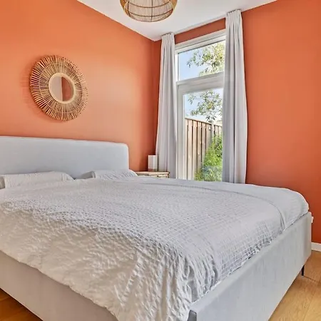 Lovely 2-bed Ground Floor With Backyard Apartment