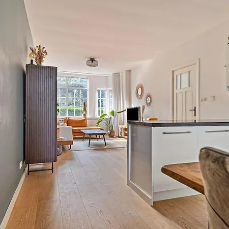 Lovely 2-bed Ground Floor With Backyard Apartment *