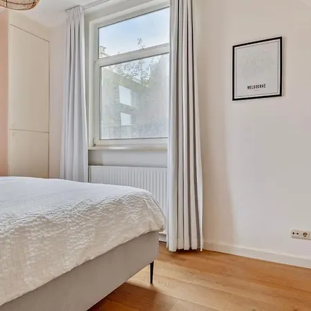 Lovely 2-bed Ground Floor With Backyard